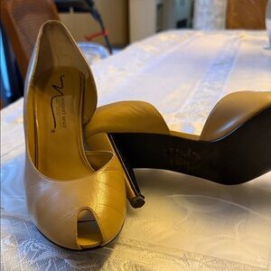 Newport News Tan Peep-Toe Heels